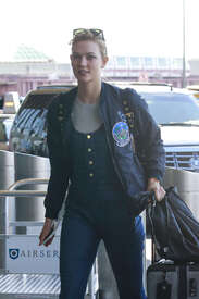Karlie-Kloss-out-in-NYC--31.jpg
