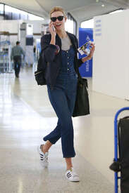 Karlie-Kloss-out-in-NYC--37.jpg