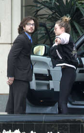 Gigi-Hadid-Booty-in-Tights--01.jpg
