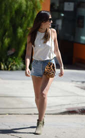 Lily-Aldridge-in-Jeans-Shorts--07.jpg
