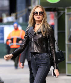 Romee-Strijd-i-Skinny-Jeans--11.jpg