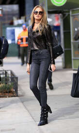 Romee-Strijd-i-Skinny-Jeans--15.jpg