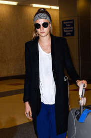 Cara-Delevingne-at-JFK-Airport--01.jpg