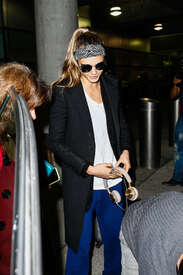 Cara-Delevingne-at-JFK-Airport--10.jpg