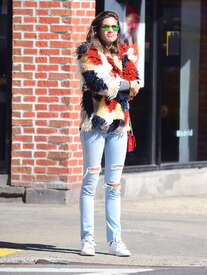 Sara-Sampaio-in-Ripped-Jeans--03.jpg