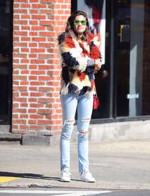 Sara-Sampaio-in-Ripped-Jeans--07.jpg