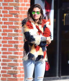 Sara-Sampaio-in-Ripped-Jeans--13.jpg