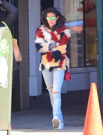 Sara-Sampaio-in-Ripped-Jeans--14.jpg