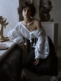 iana-godnia-by-phil-poynter-for-vogue-ukraine-march-2016-8.jpg