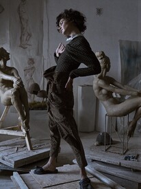 iana-godnia-by-phil-poynter-for-vogue-ukraine-march-2016.jpg