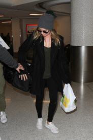 Margot Robbie is seen at LAX MANURtPzf7tl.jpg