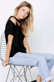 LNA_Double_Cut_Tee_Black_Side.jpg