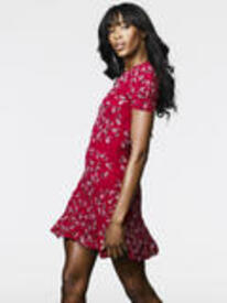 th_NaomiCampbell_shoot10.jpg