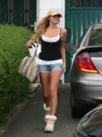 th_4658237_Nadine_Coyle__Hotpants_candids_April_27_2_.jpg