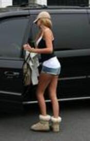 th_3706039_Nadine_Coyle__Hotpants_candids_April_27_7_.jpg