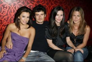 67334_Celebutopia_Eva_Longoria6_Orlando_Bloom6_Courteney_Cox_and_Jennifer_Aniston_EBMRF_Dinner_in_Honor_of_Ken_Paves2_Big_Give_04_122_470lo.jpg