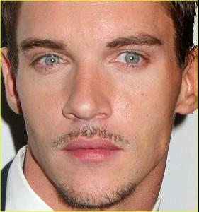 17073_jonathan_rhys_meyers_tudors_premiere_08_122_366lo.jpg