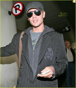 chad_michael_murray_magician_02.jpg