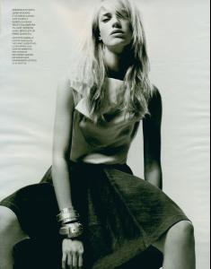 84371_NinaOord_MarieClaireFR_May2006_ThiemoSander_09_122_340lo.jpg