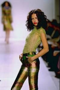 adriana_lima_250.jpg