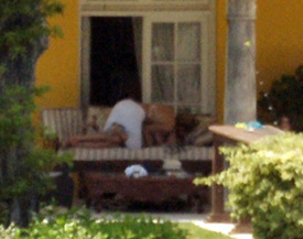kate-hudson-owen-snuggle-4208-6.jpg