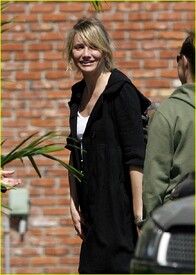 cameron-diaz-celebrates-dads-death-10.jpg