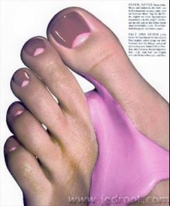 vogue_germ_purptoes_01.jpg