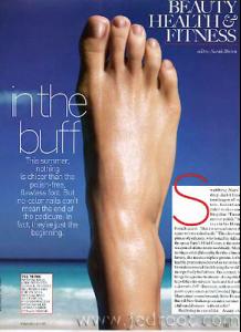 vogue_0705_inthebuff_01.jpg