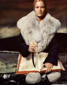 Versace9899_d_CarolynMurphy_VersaceCatalog_StevenMeisel_zob.jpg