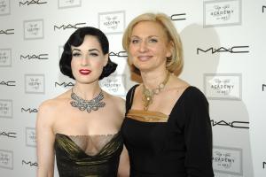 66965_CELEBUTOPIA_Dita_Von_Teese_0_New_York_Academy_of_Art_160408_01_122_392lo.jpg