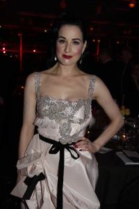 62765_Celebutopia_Dita_von_Teese_Sidaction_Diner_de_la_mode_2008_02_122_170lo.jpg