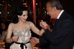 63372_Celebutopia_Dita_von_Teese_Sidaction_Diner_de_la_mode_2008_05_122_343lo.jpg
