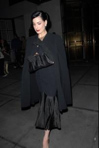 16413_Celebutopia_Dita_Von_Teese_outside_the_Gramercy_Park_Hotel_01_122_721lo.jpg
