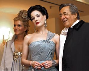 16814_Celebutopia_Dita_von_Teese_poses_for_photographers_during_a_photocall_in_Vienna_05_122_769lo.jpg
