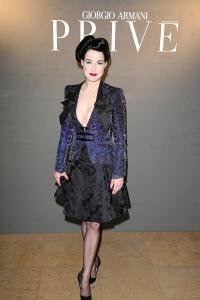 58784_Celebutopia_Dita_Von_Teese_Giorgio_Armani_Prive_SpringSummer_2008_Haute_Couture_Collection_Show_in_Paris_04_122_208lo.jpg