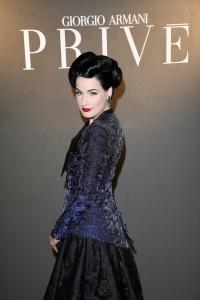59016_Celebutopia_Dita_Von_Teese_Giorgio_Armani_Prive_SpringSummer_2008_Haute_Couture_Collection_Show_in_Paris_03_122_518lo.jpg