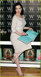 XIUAS0M9JN_dita_von_teese_book_02.jpg