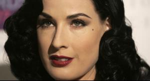 01615_Celebutopia_Dita_Von_Teese_British_fashion_Awards_in_London_Arrivals_01_123_608lo.jpg