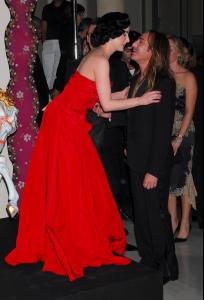 KTFZ9YL9X4_celebutopia_Dita_Von_Teese___Telva_Fashion_Awards_241007_03.jpg