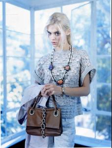 _Victorija_L__Officiel_Paris_feb08_fantasmes_bymichaelevanet_tfs__scan_jon587.jpg