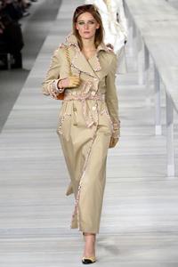 anne_Chanel_Spring_2004_Ready_to_Wear.jpg