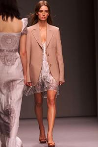 anne_Miu_Miu_Spring_2002_Ready_to_Wear4.jpg