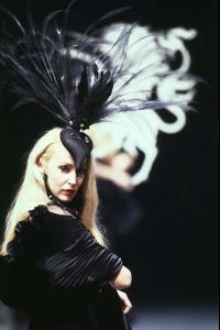 jerry_Phillip_Treacy_Fall_1997_Haute_Couture.jpg