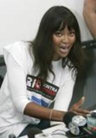 th_Naomi_Campbell_press_conferene_02.jpg