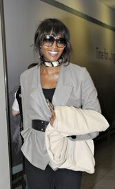Naomi_Campbell_arriving_at_Heathrow_airport_05.jpg