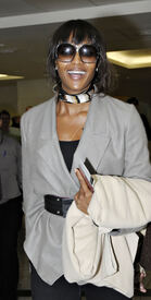 Naomi_Campbell_arriving_at_Heathrow_airport_06.jpg