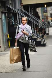 002_Diane_Kruger_shops_in_SoHo.jpg
