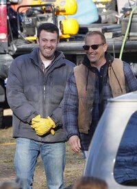 FP_2094069_Kevin_Costner___Ben_Affleck_Chit_Chat_Between_Takes_On_Setwtmk.preview.jpg