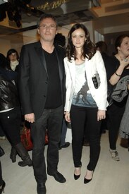 Alexis_Bledel_-_at_the_grand_opening_of_the_Zadig_7_Voltaire_store_NYC_April_6_03.jpg
