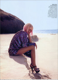 VogueEspanaMay07_LadyFataleScan_005.jpg